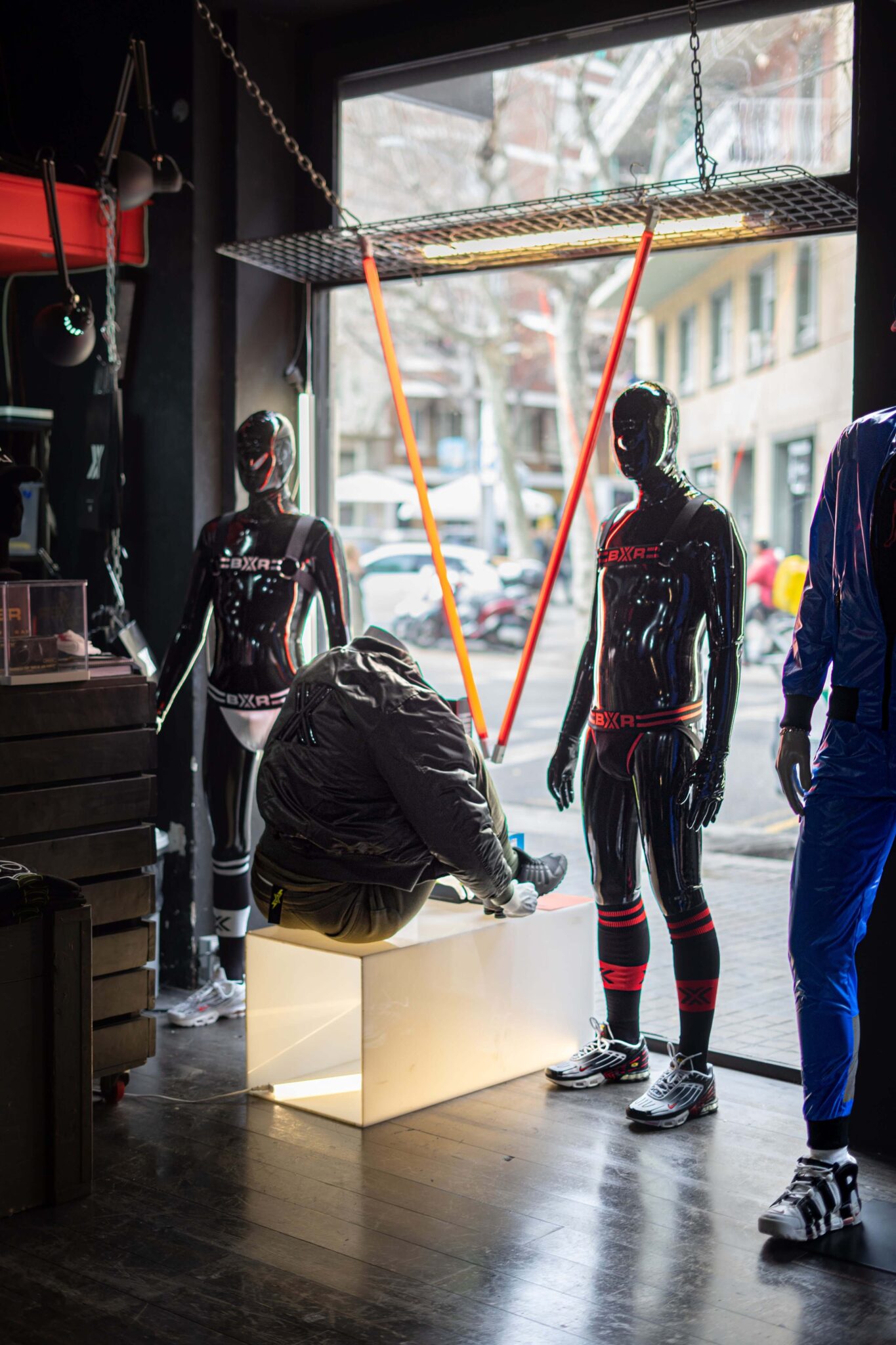 Becoming A Store Mannequin At Boxer Barcelona – Prince of Rubber